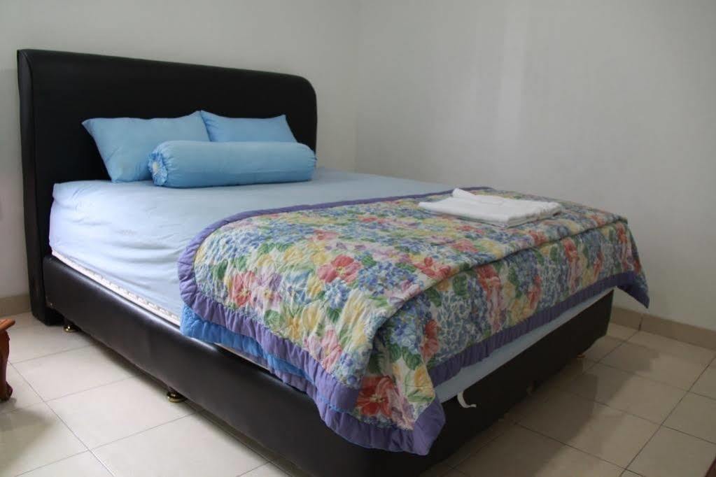 Pondok Malabar Hostal Yakarta Exterior foto