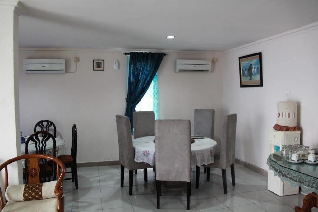 Pondok Malabar Hostal Yakarta Exterior foto