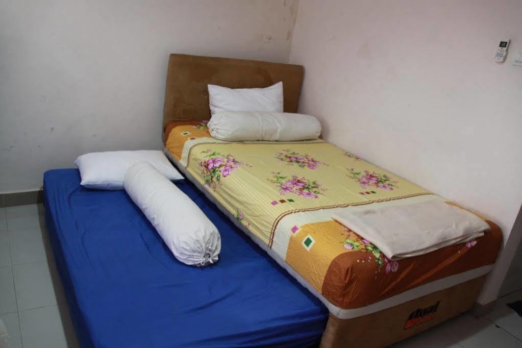 Pondok Malabar Hostal Yakarta Exterior foto